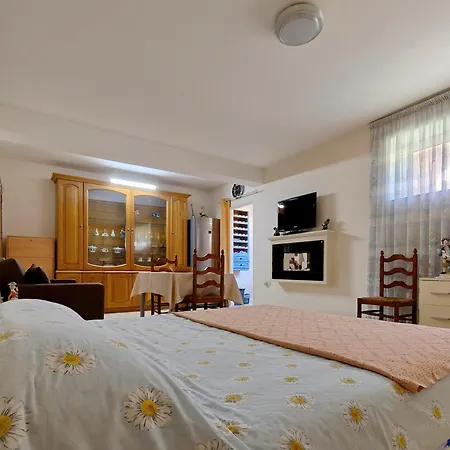 Private Guest Suite - Villa With Pool