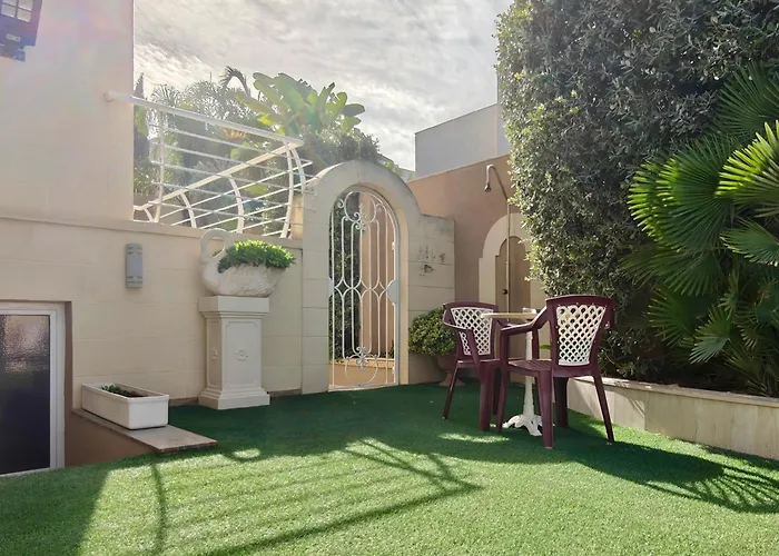 Private Guest - With Pool