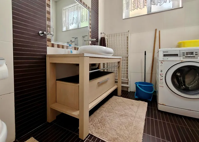 Private Guest - With Pool