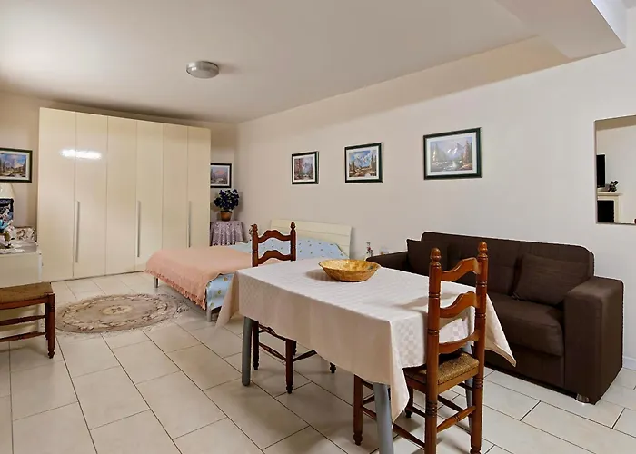 Private Guest - With Pool *