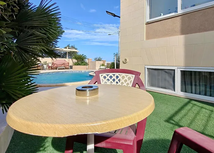 Private Guest - With Pool *